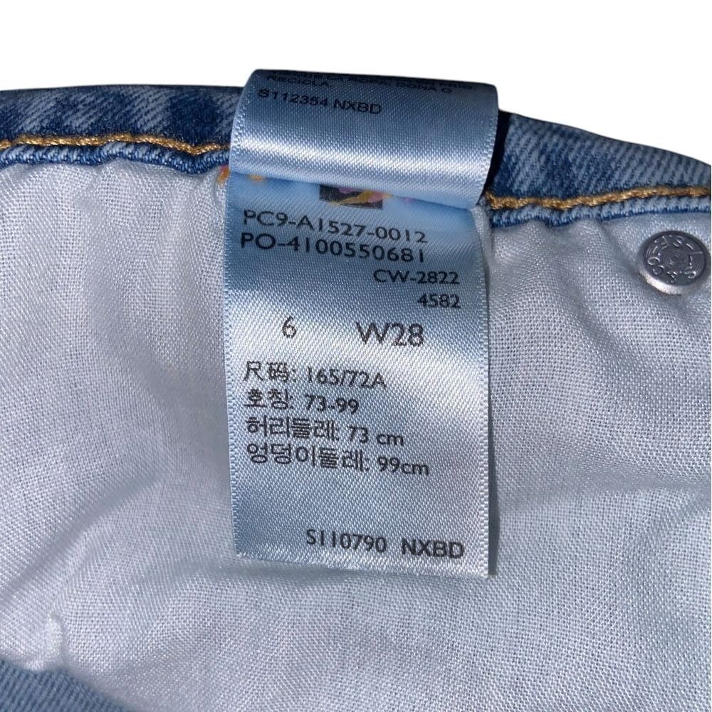 Signature by Levi Strauss Heritage High Rise Denim Shorts Light Wash Raw Hem 6 - Picture 8 of 9